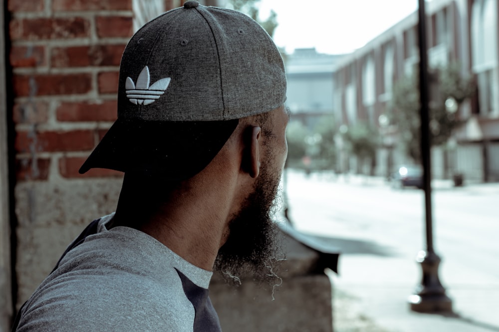 man in gray and white nike fitted cap and gray crew neck shirt