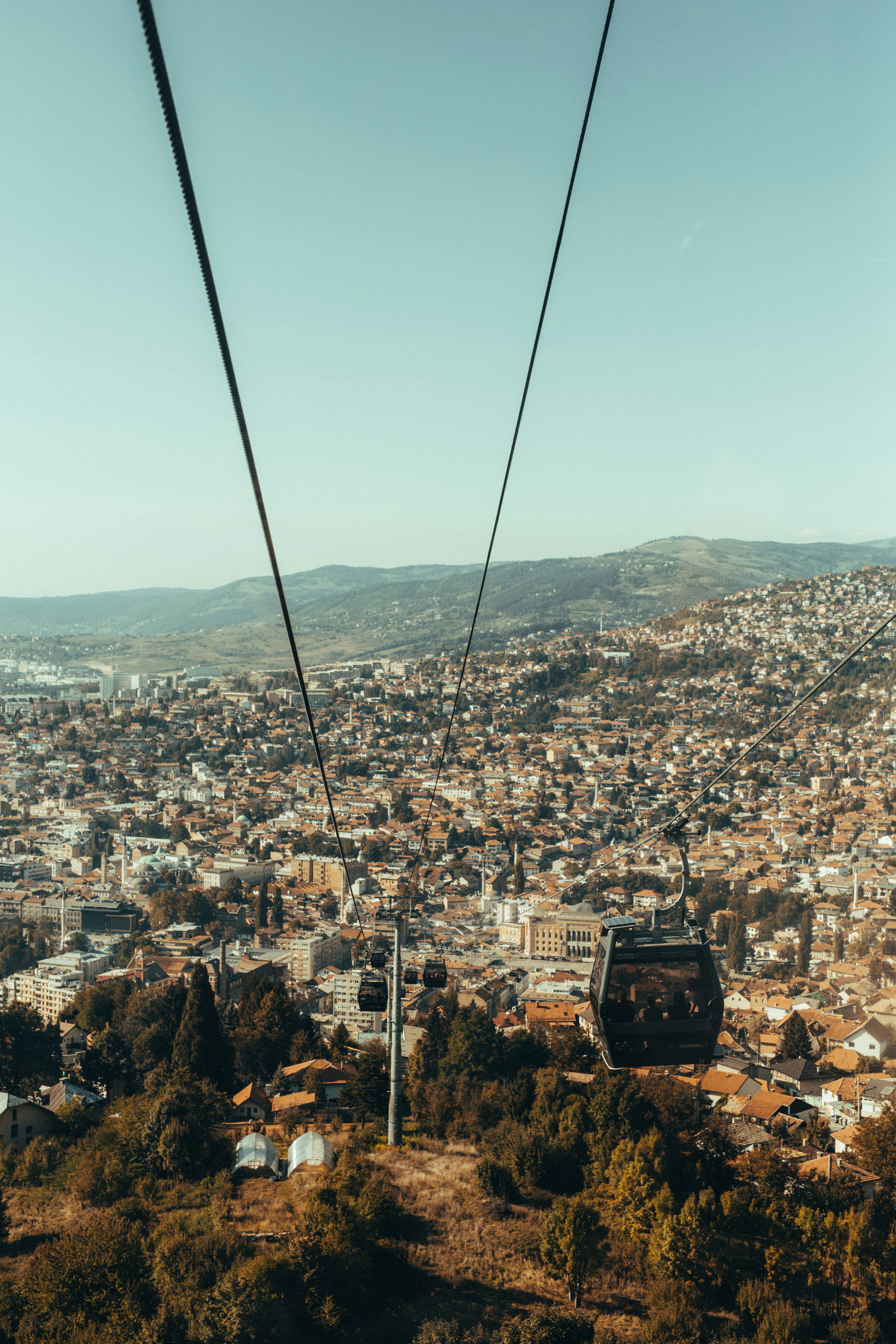 vista aérea dos edifícios da cidade durante o dia
