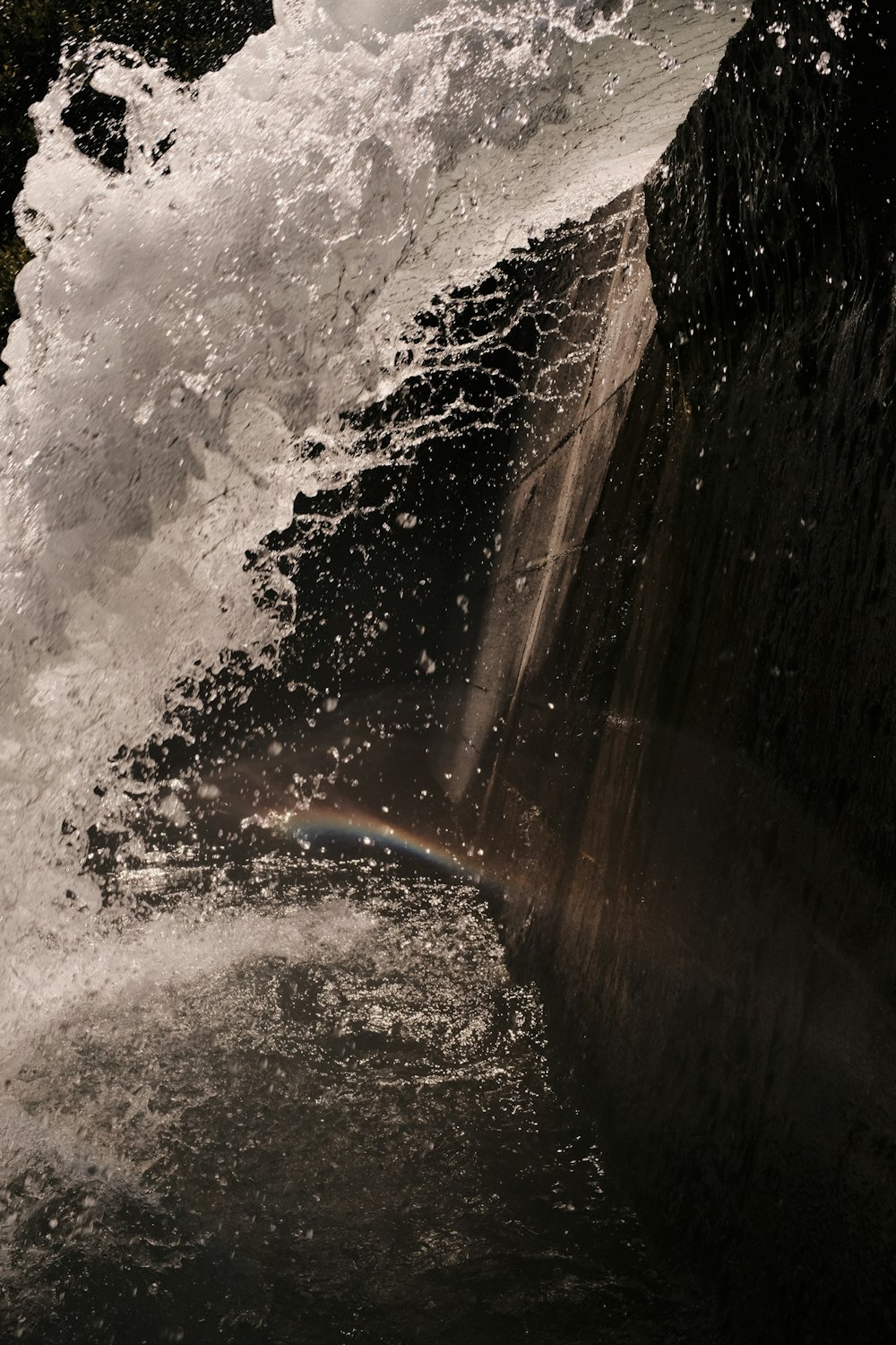 water waves hitting brown rock