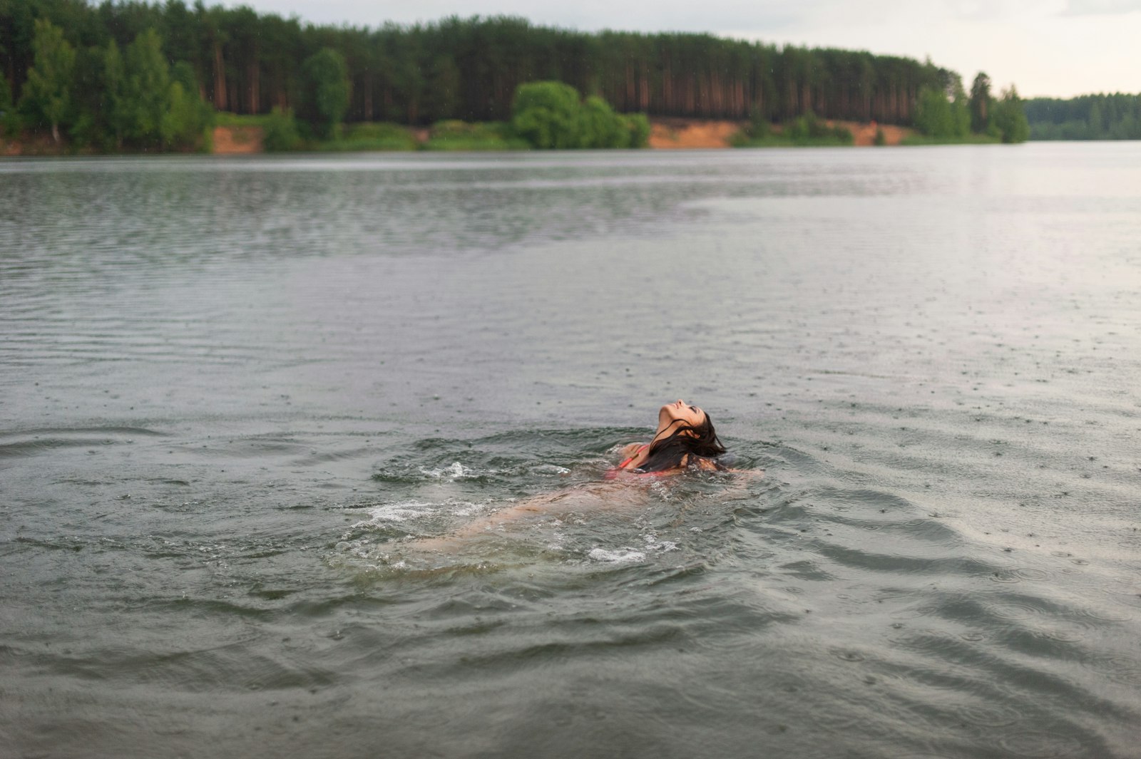 Nikon D700 + Nikon AF-S Nikkor 50mm F1.4G sample photo. Person in water during photography