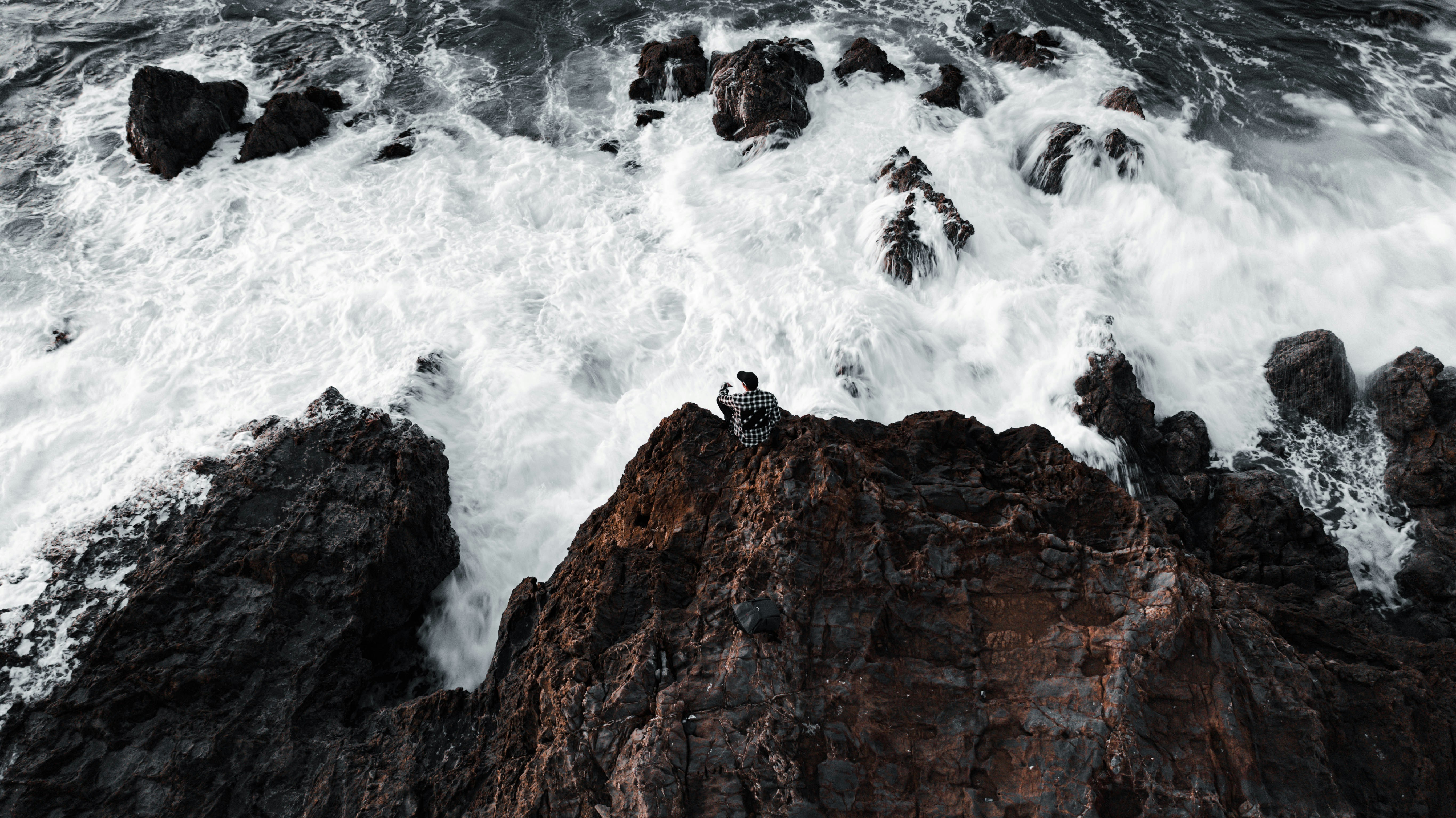 Choose from a curated selection of ocean wallpapers for your mobile and desktop screens. Always free on Unsplash.