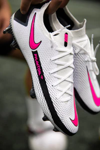 Grijs-witte sportschoen