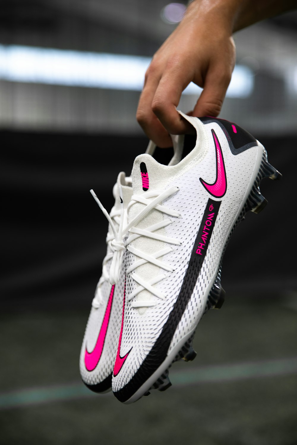 Orden alfabetico Ardiente vanidad Foto Tenis nike blancos y negros – Imagen Nike phantom gt elite fg gratis  en Unsplash