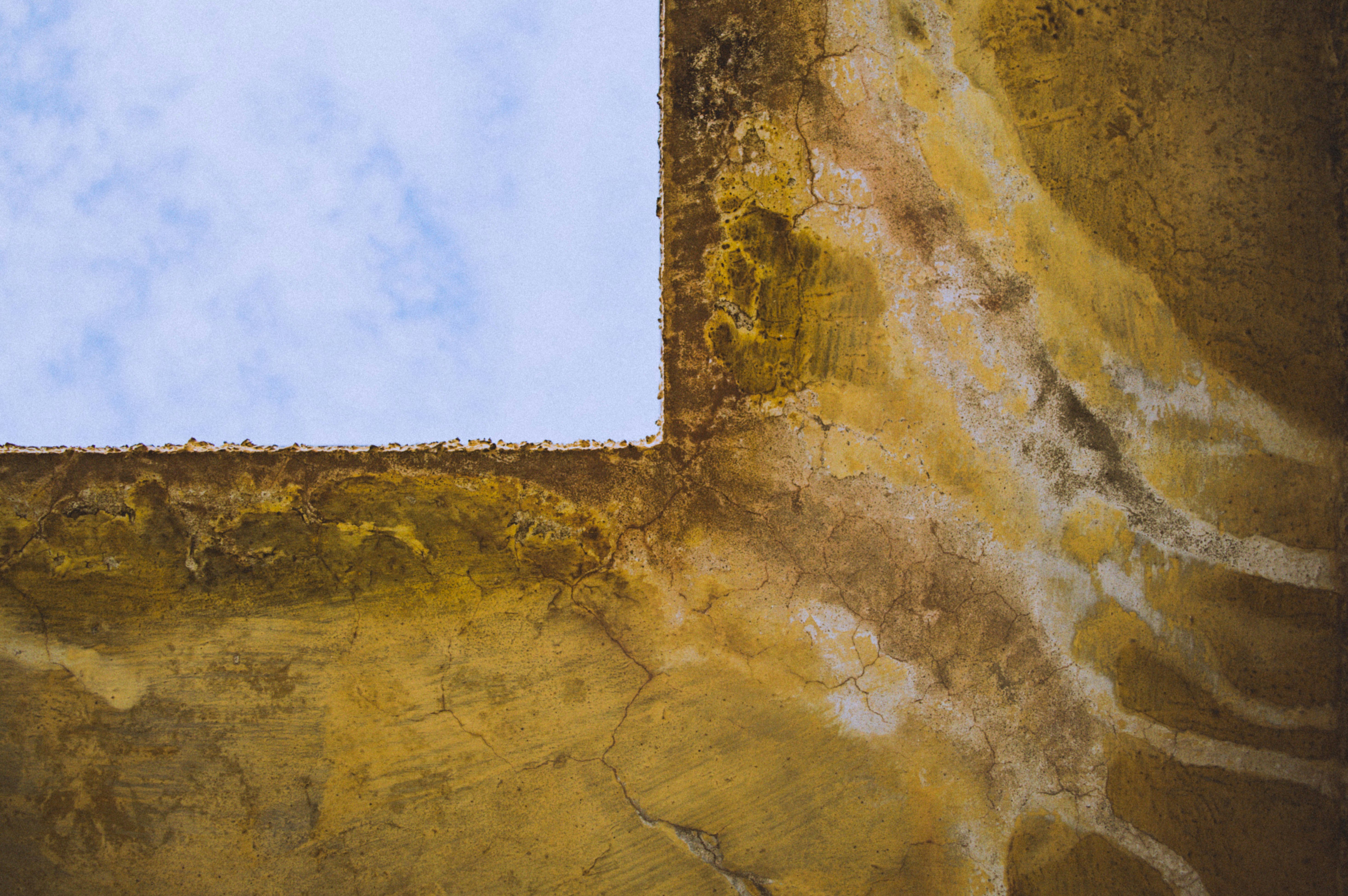 brown and gray concrete wall