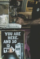 Technician explaining maintenance tips to a customer in the Kaffeekraft service center.