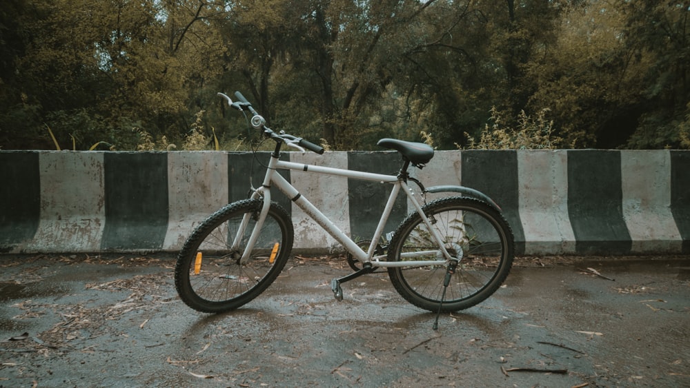 black and white hardtail mountain bike