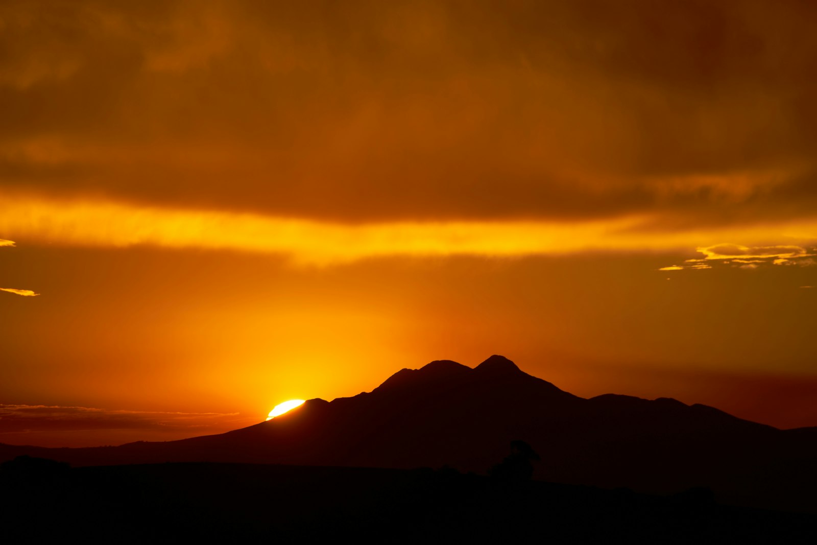 Sony FE 70-300mm F4.5-5.6 G OSS sample photo. Silhouette of mountain during photography