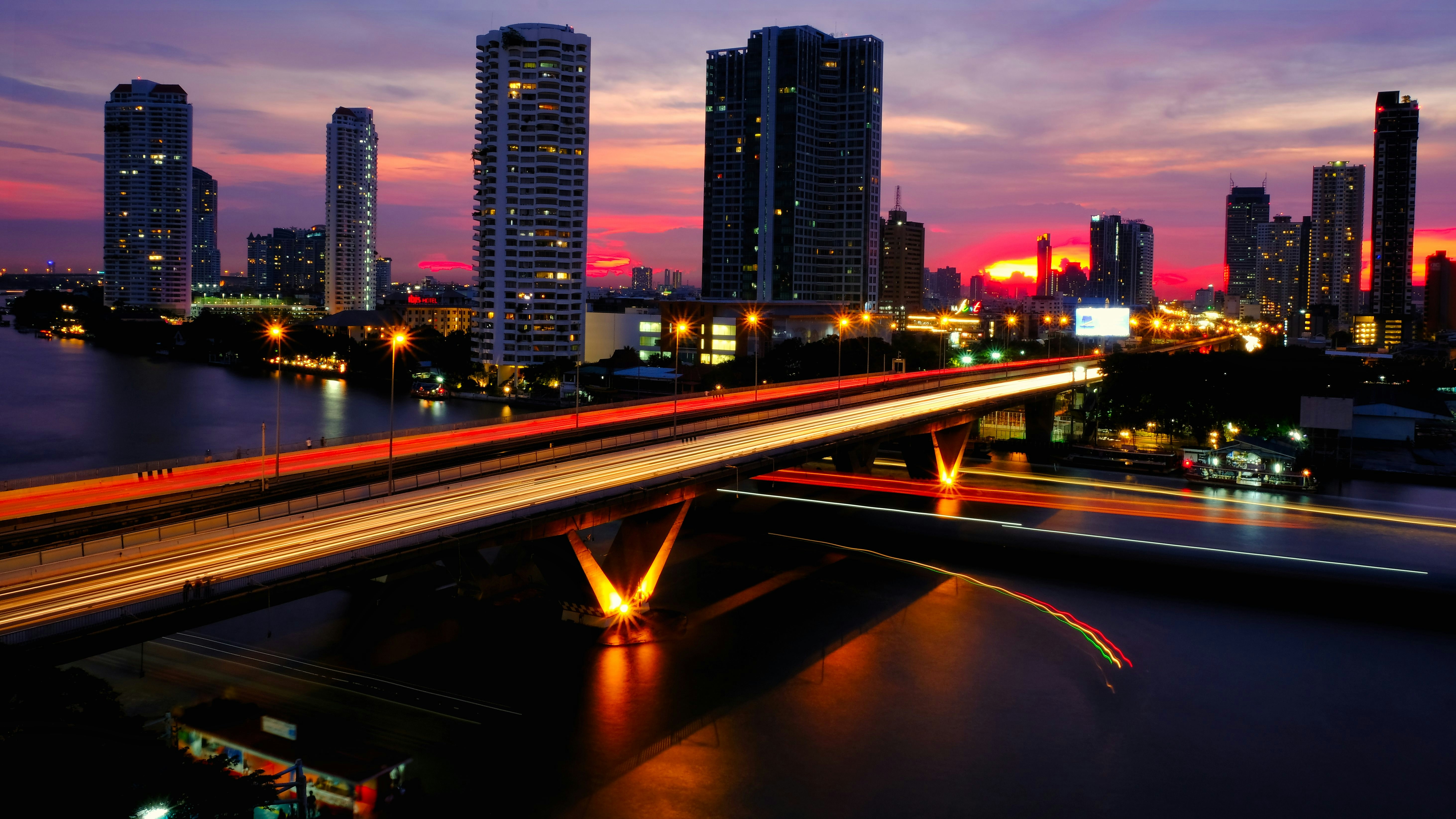 AI และ Digital Transformation: ตัวขับเคลื่อนเศรษฐกิจไทยสู่การเติบโตและความท้าทายในปี 2568