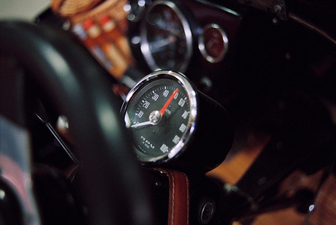 black and red analog speedometer