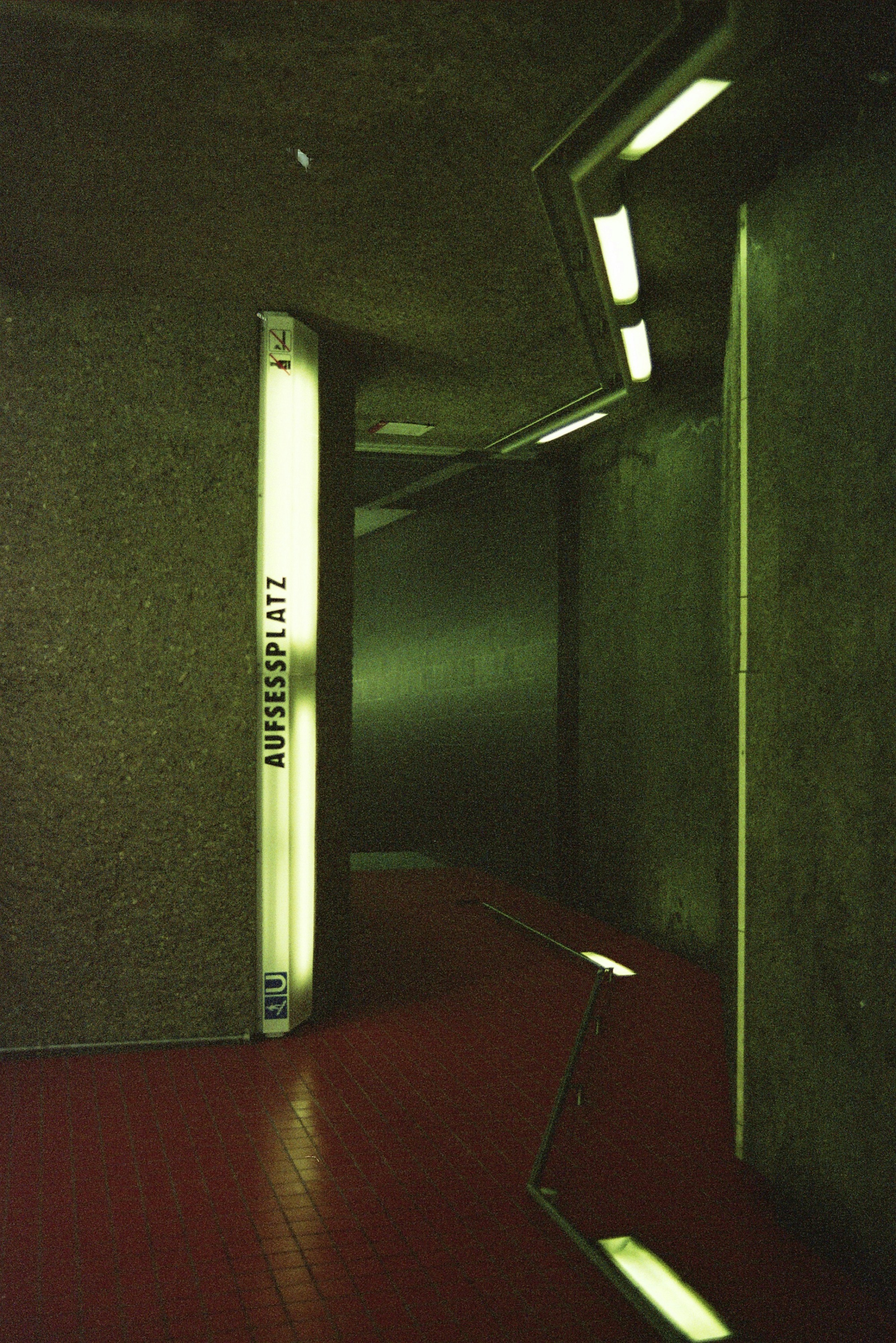 Metro subway tram station. Made with Leica R7 (Year: 1994) and Leica Summicron-R 2.0 35mm (Year: 1978). Analog scan via Foto Brinke Forchheim: Fuji Frontier SP-3000.  Film reel: Kodak Color 400 (expired 2006)