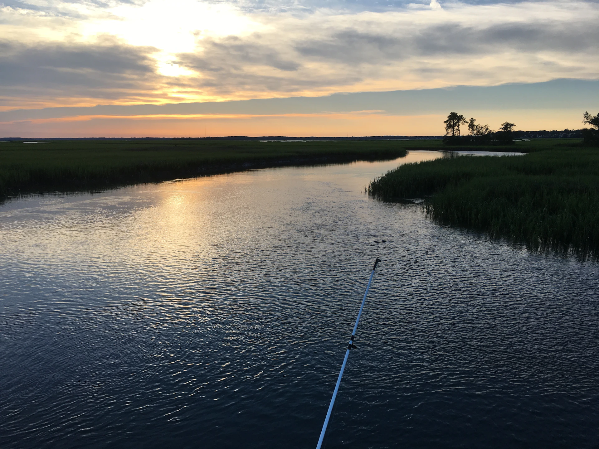 gray computer monitor