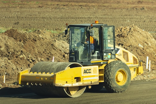 yellow and black heavy equipment
