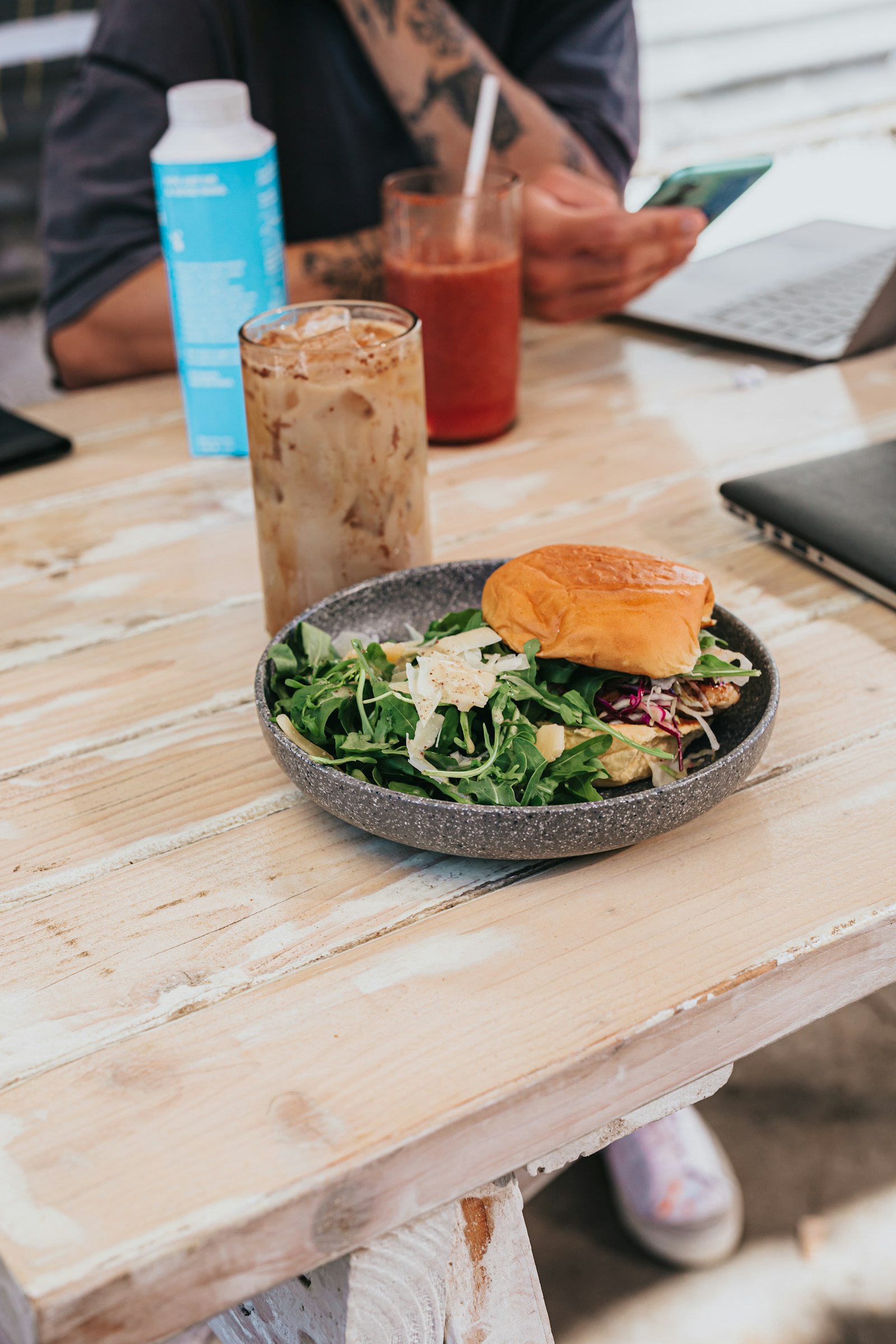 Sigma 50mm F1.4 DG HSM Art sample photo. Burger on black ceramic photography