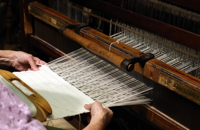 Savoir-faire : le tissage à la main