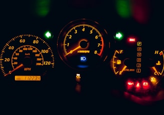 black and yellow analog speedometer