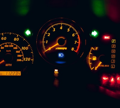 black and yellow analog speedometer