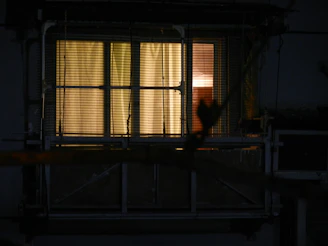 Before and after images showing the difference insulfilm makes on window glare and privacy.