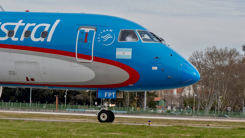 blue and red passenger plane