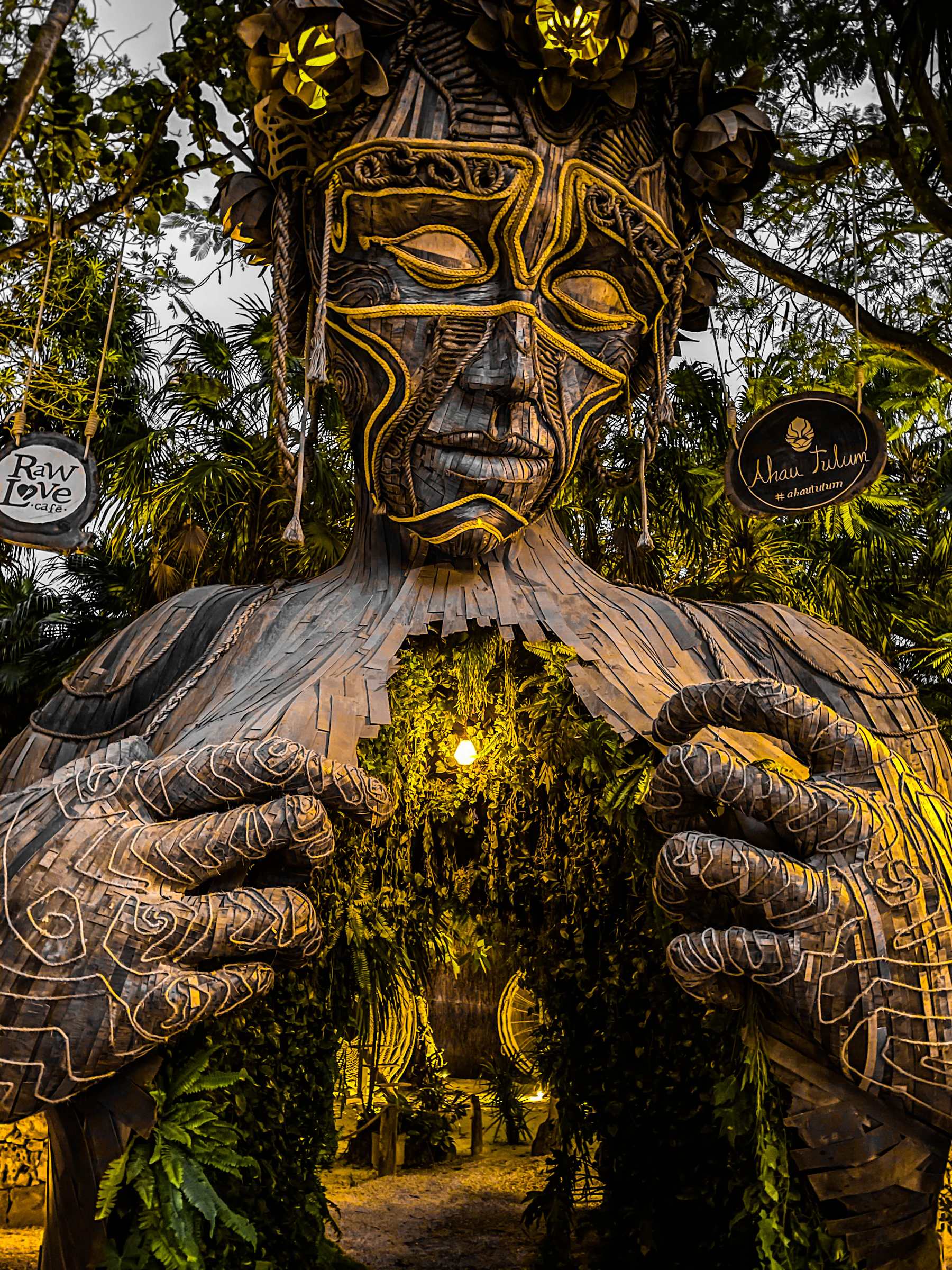 Escultura de serpente maia em Chichén Itzá