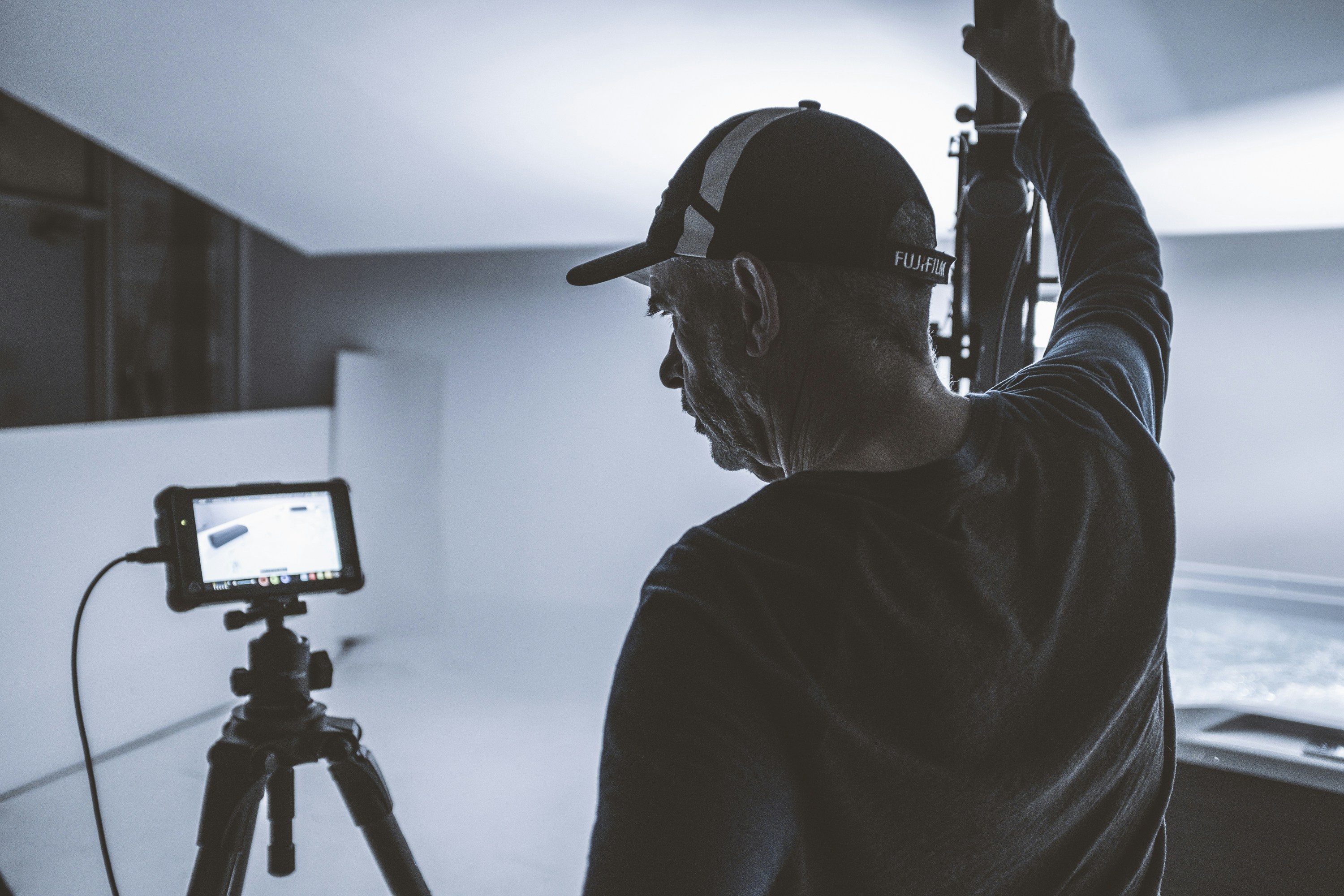 man in black shirt wearing black headphones