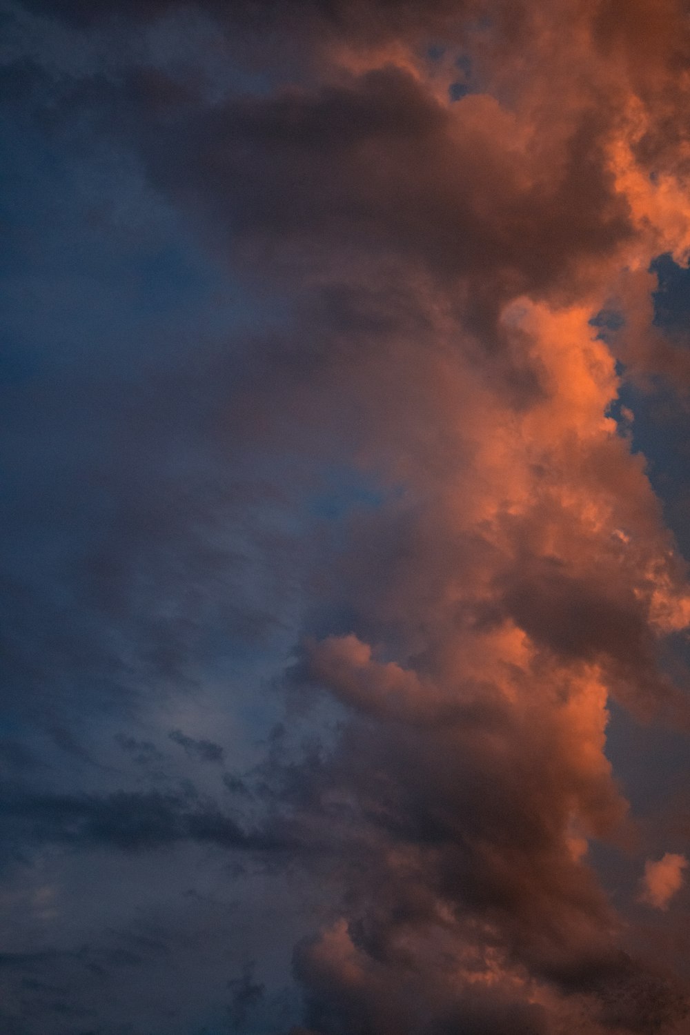 nuages blancs et ciel bleu