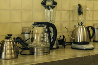 silver and black electric kettle