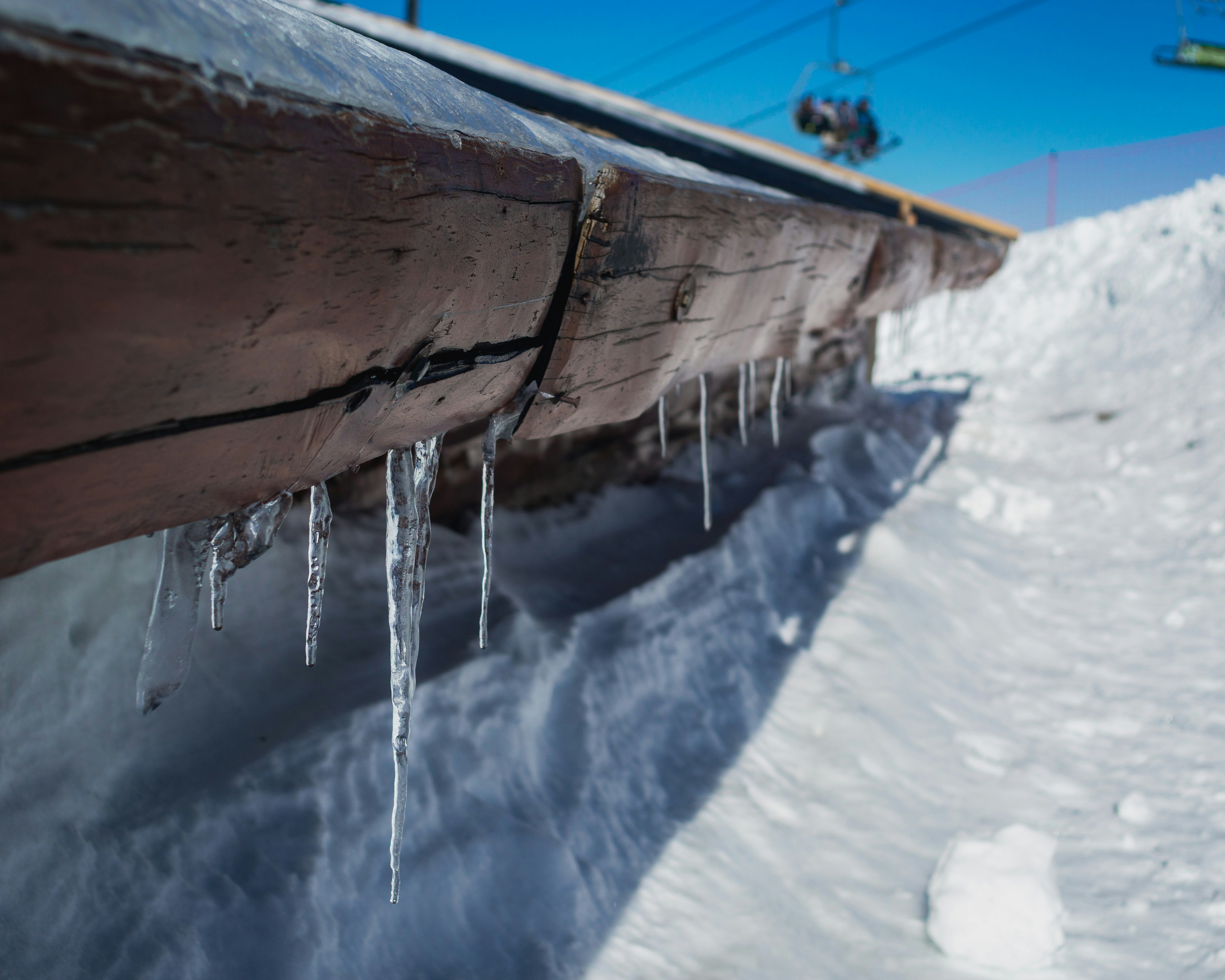Ice Dams, Roof Loads & Water Intrusion: A Winter Risk in Cold-Climate Real Estate ❄️🏠