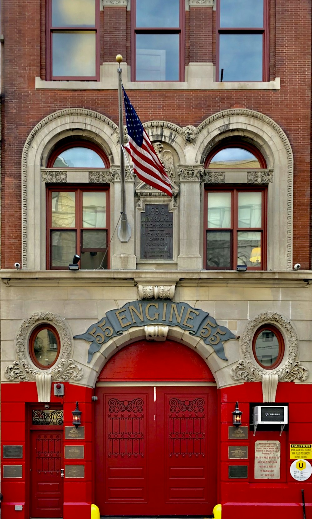 消防署の前にある赤い消火栓