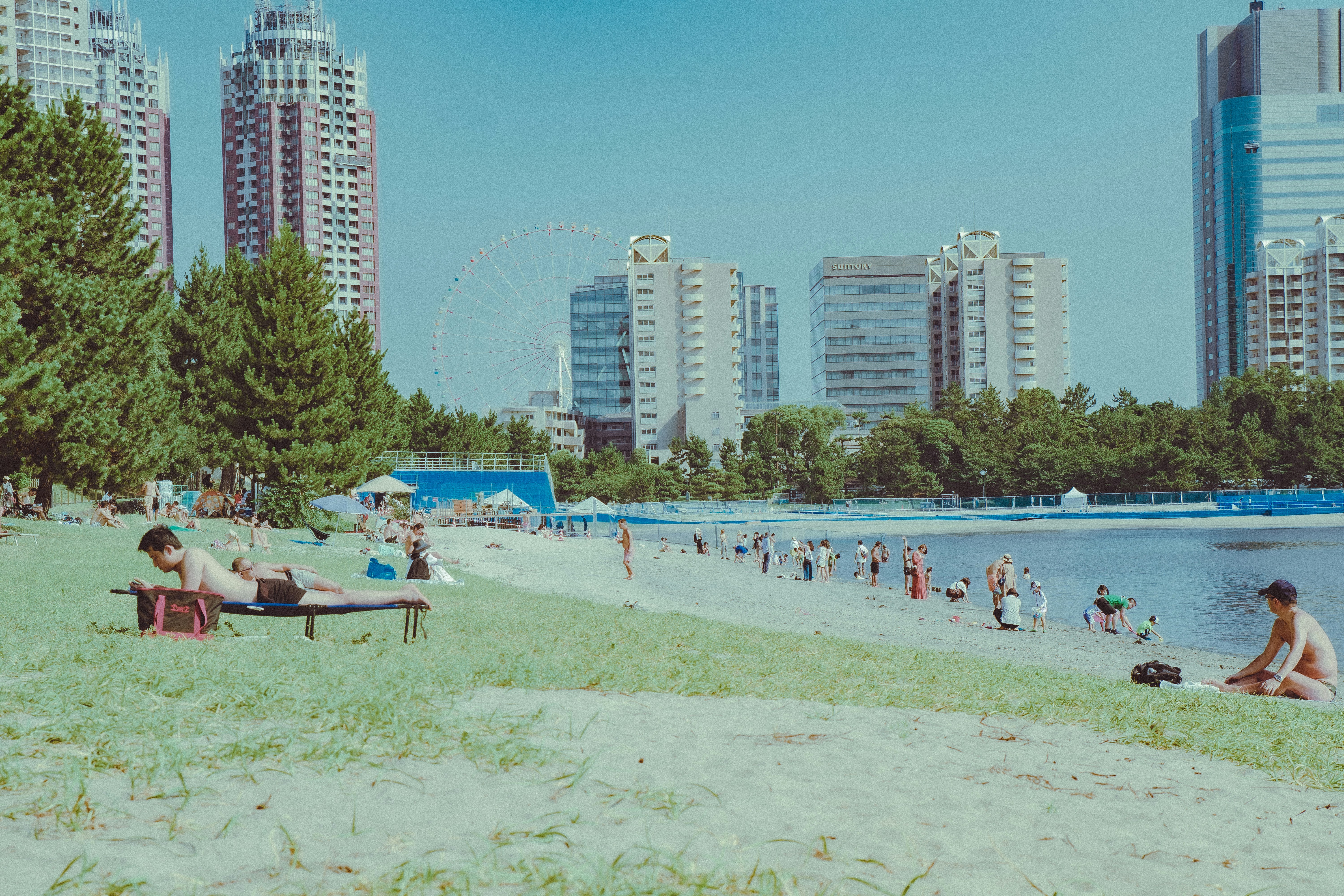 People On Beach During Daytime Photo Free 日本 東京都港区台場１丁目４ お台場海浜公園 Image On Unsplash