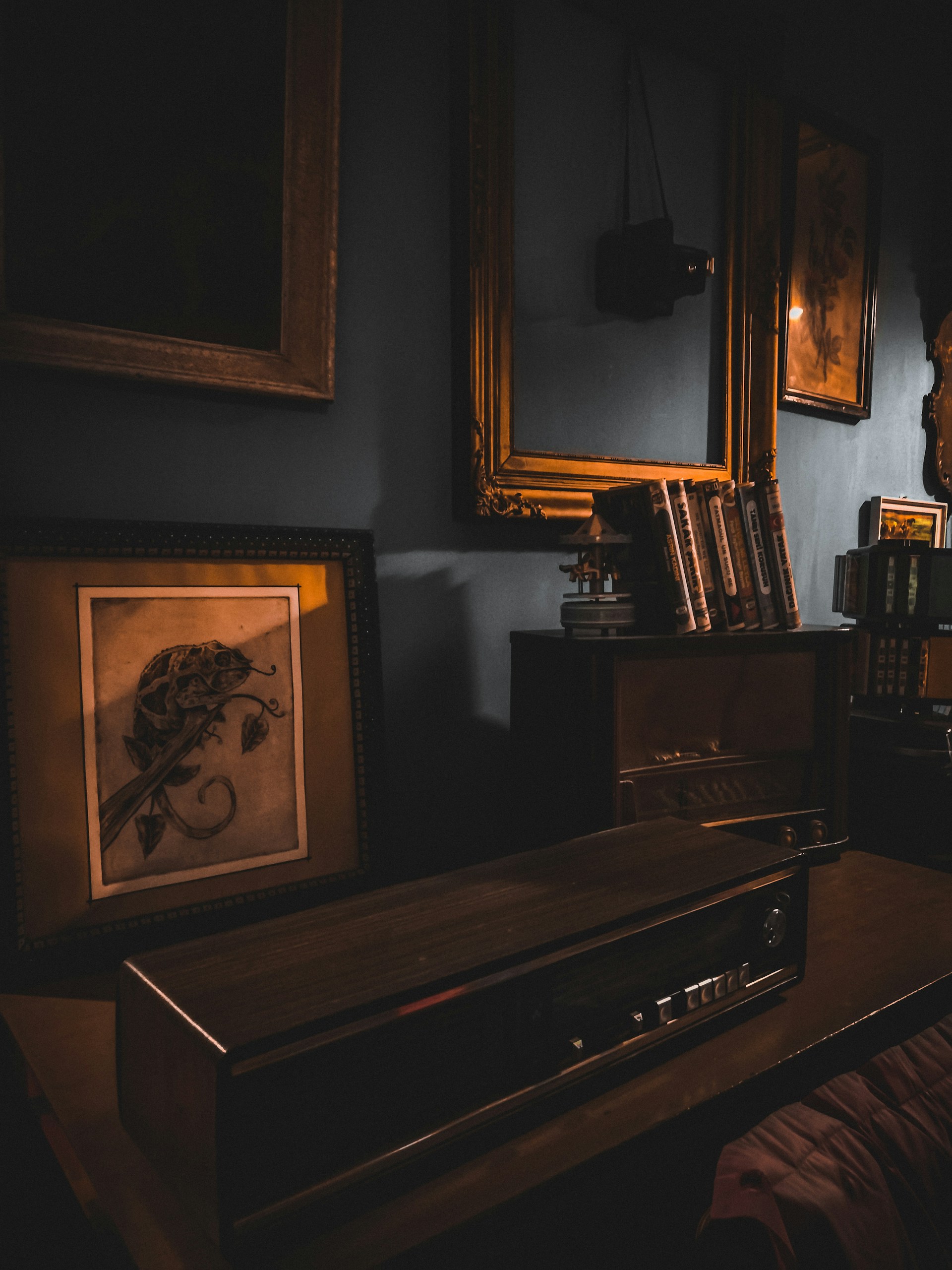 gray computer monitor