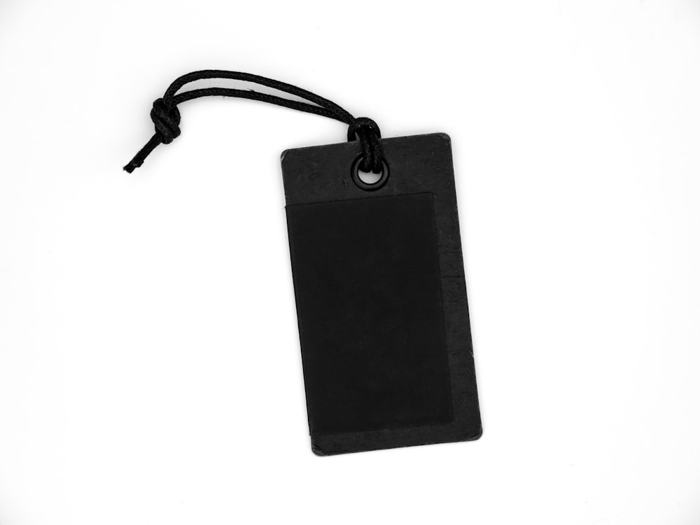 Funda negra para iPhone con cable USB negro