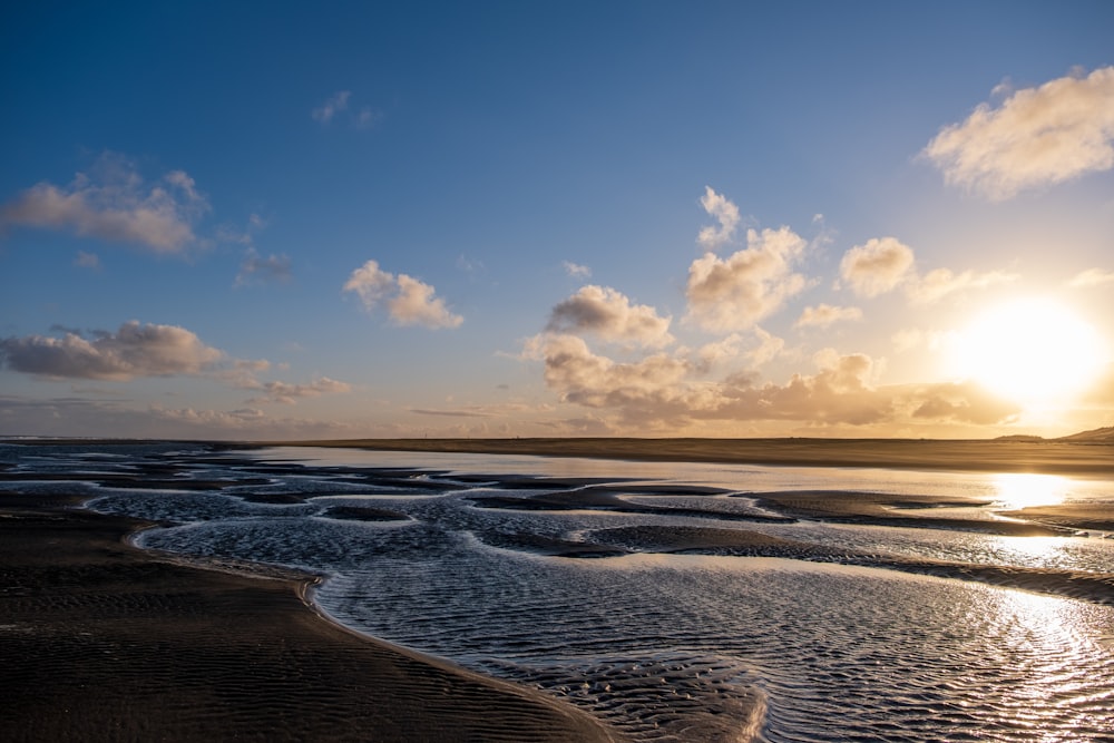 ocean waves crashing on shore during daytime