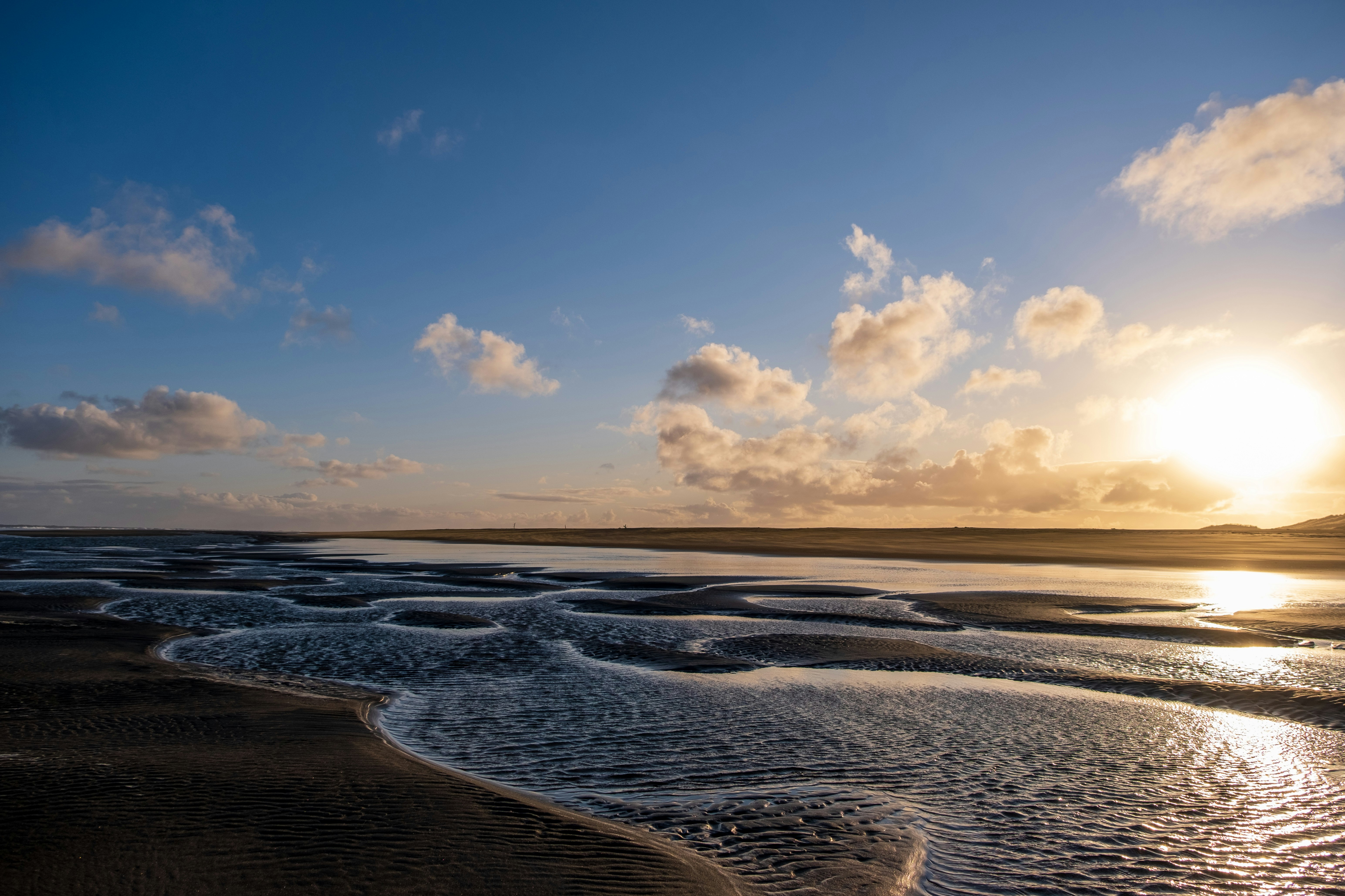 ocean waves crashing on shore during daytime