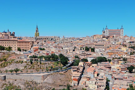 Vista Aérea de Toledo con Alcázar y Catedral