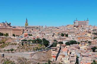 Vista Aérea de Toledo con Alcázar y Catedral