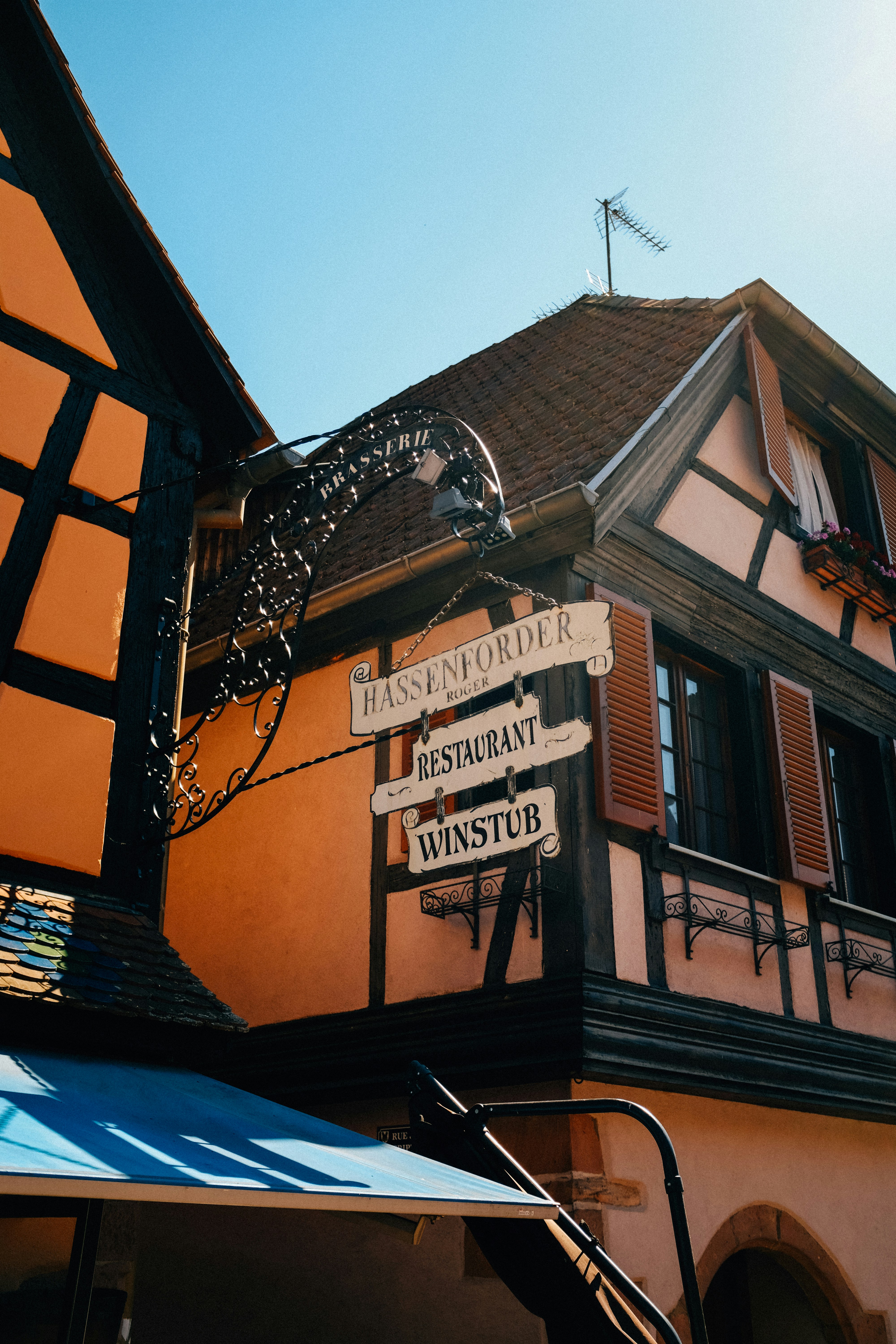 Photo by adrienolichon