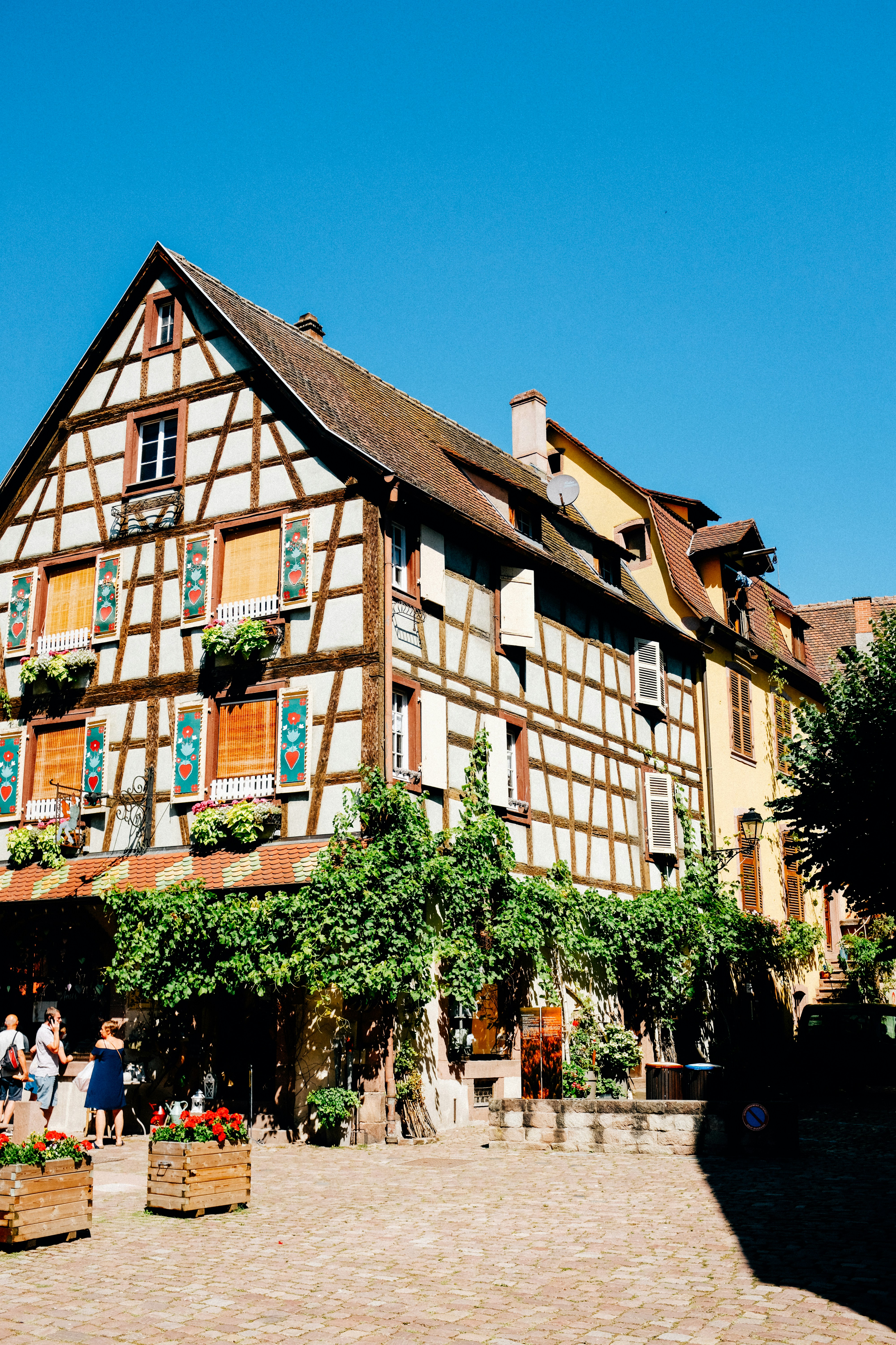 Photo by adrienolichon