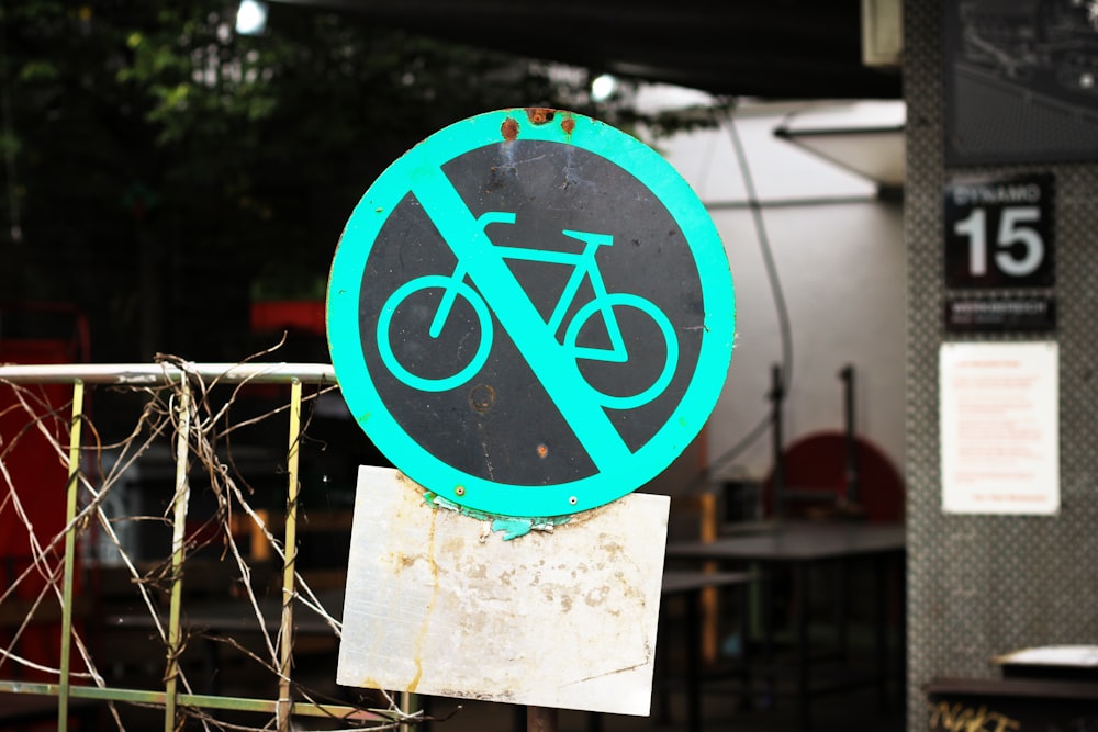Foto de señal de bicicleta azul y blanca – Imagen gratuita Zurich en  Unsplash
