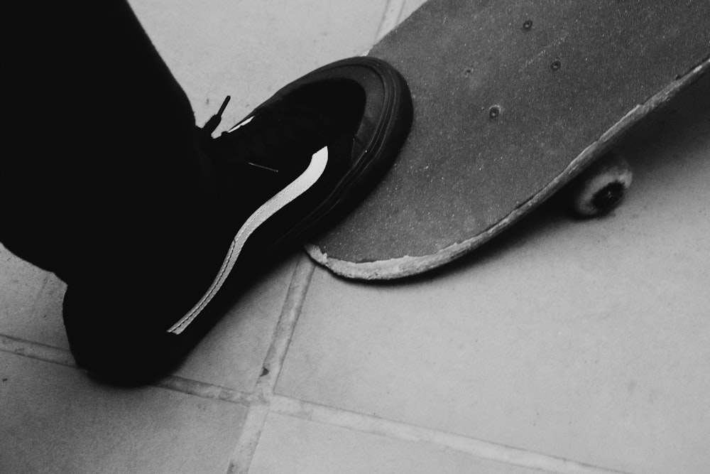 black and white nike sneaker