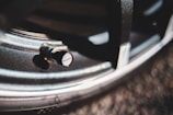 Close-up of a sleek Nissan car tire with a branded Autofit Accesorios valve cap.
