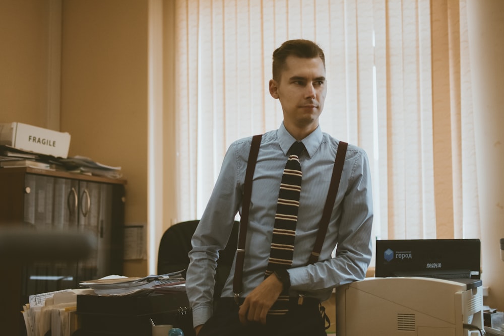 man in gray dress shirt and black necktie