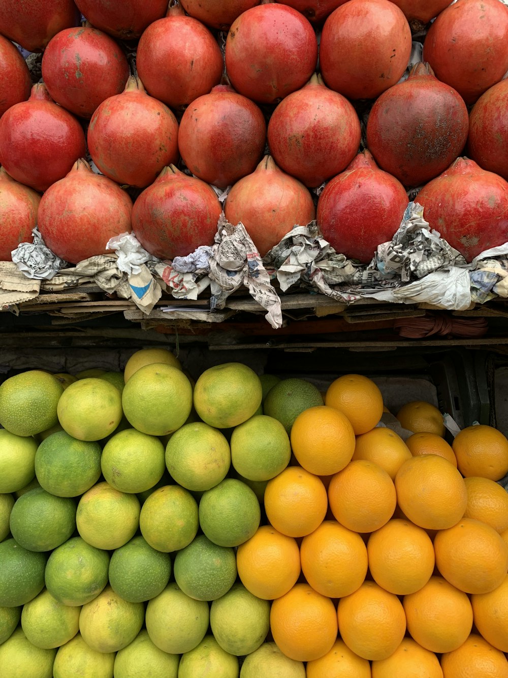 yellow citrus fruit beside yellow citrus fruit