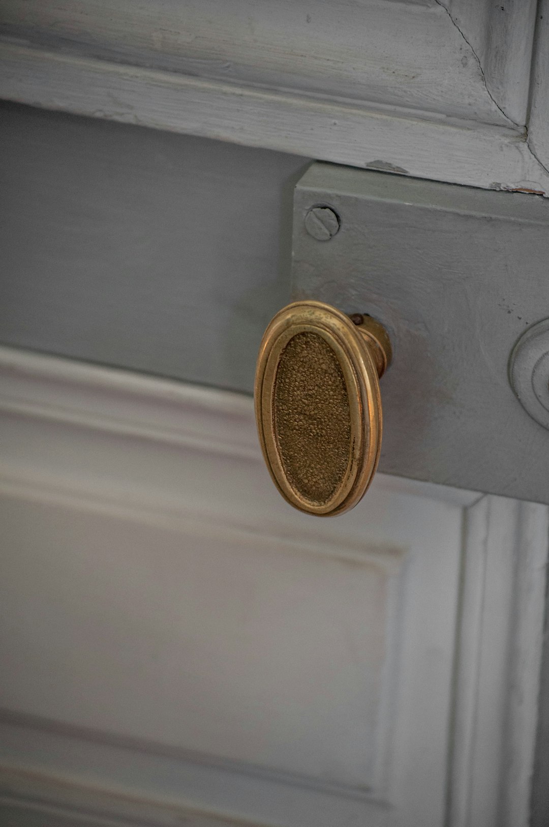 brown round wall mounted device