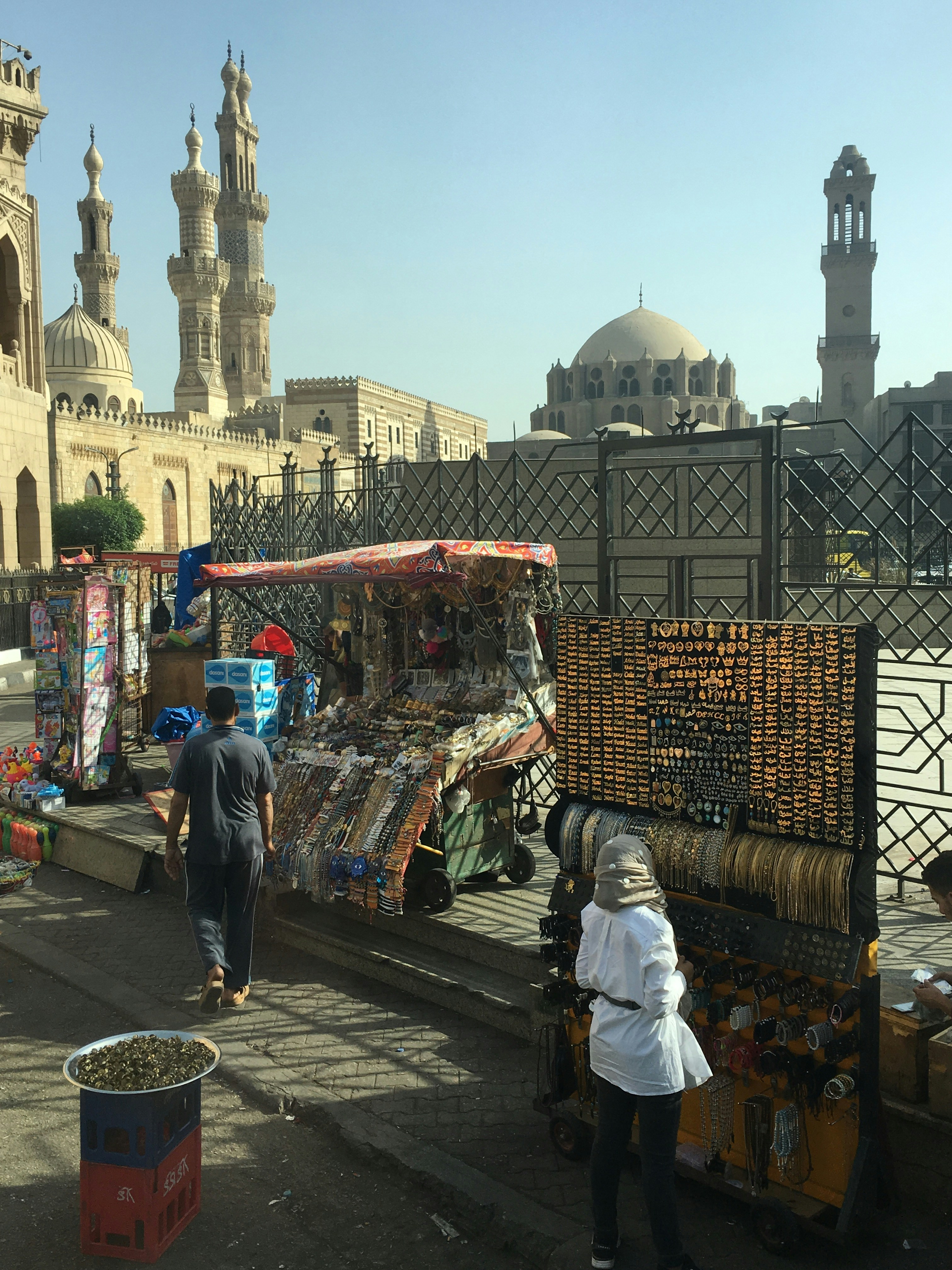 السياحة ومتعة التسوق في مصر: استكشاف الأسواق المصرية وأسعار المنتجات