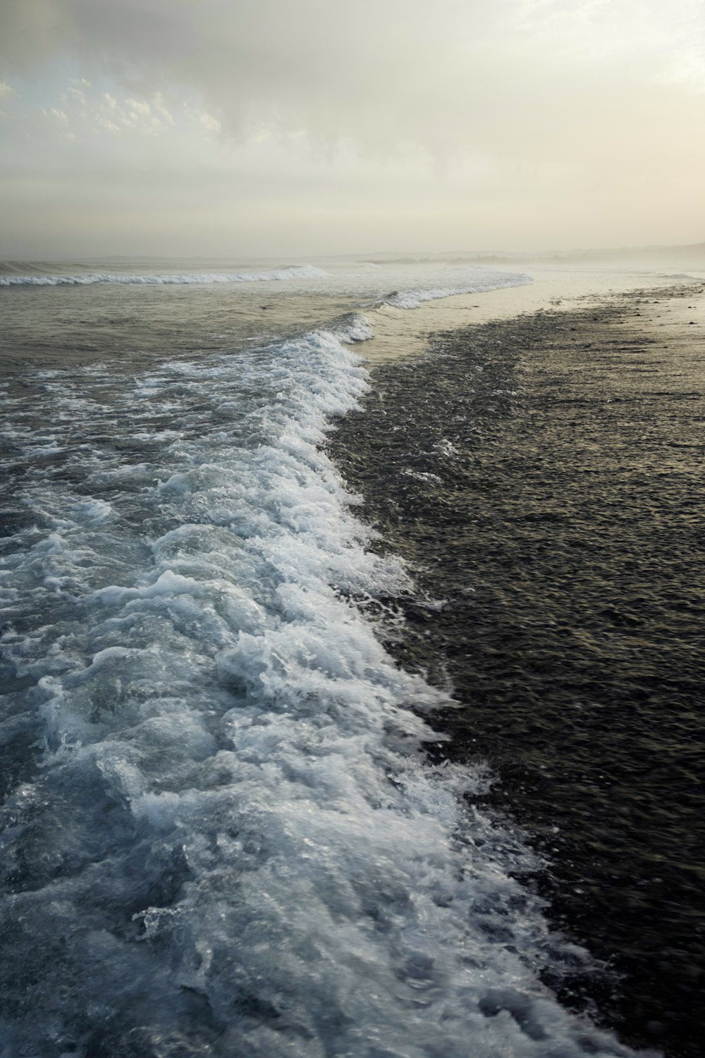 ocean waves crashing on shore during daytime