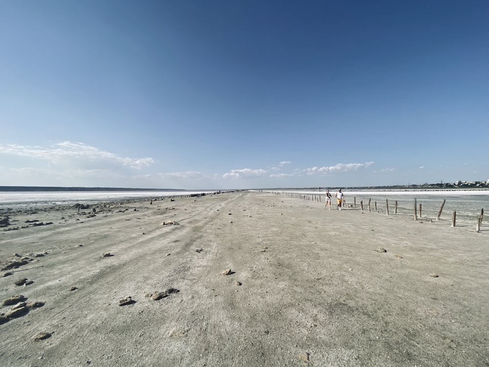 Menschen am Strand tagsüber