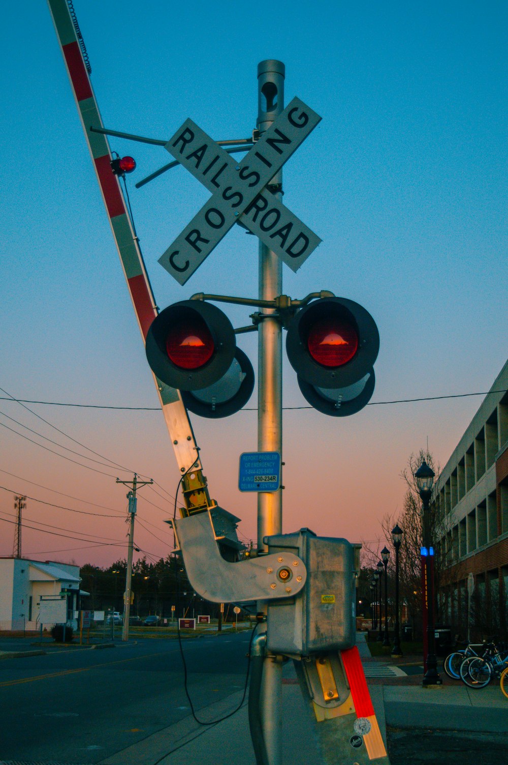 white and black traffic light