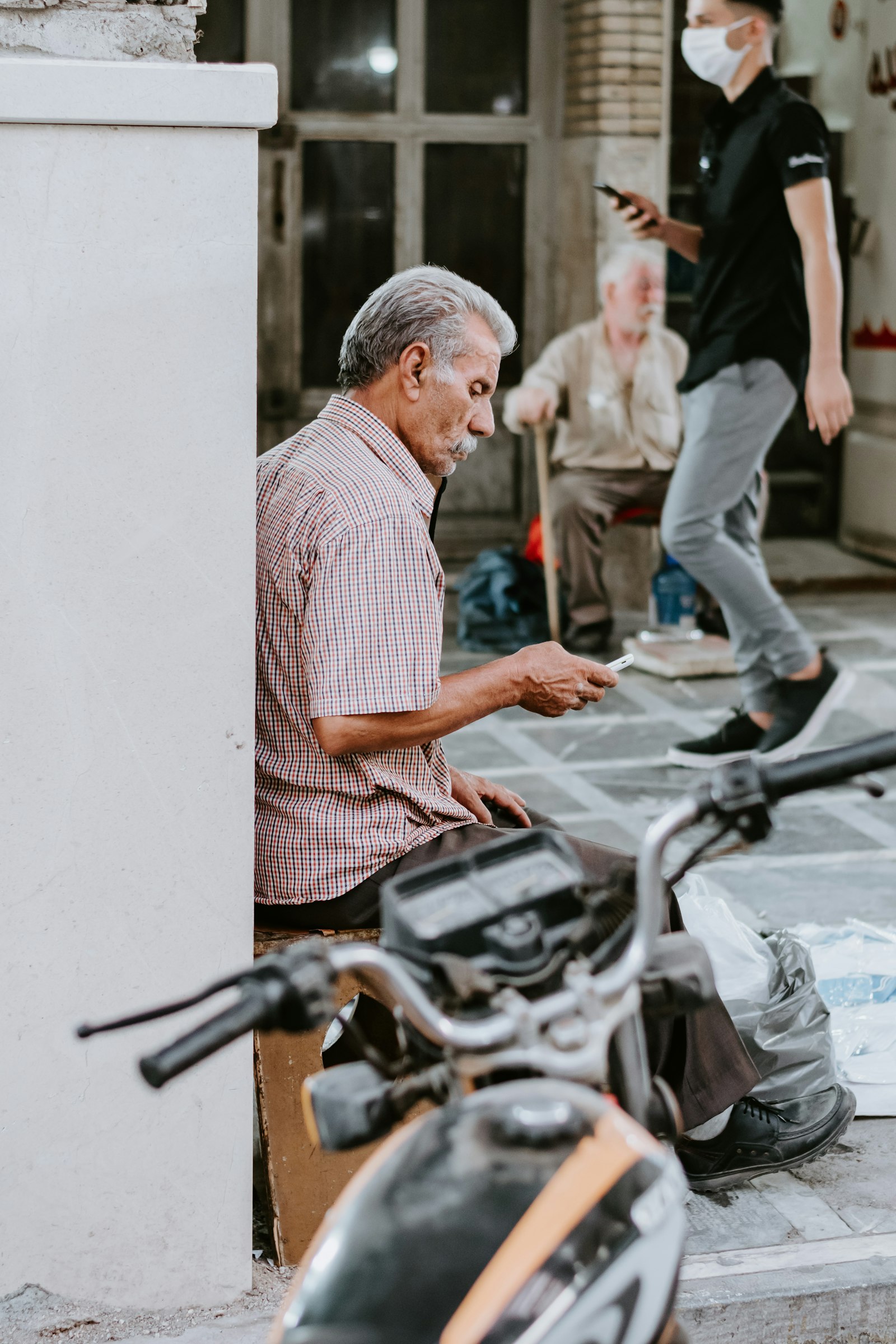 Nikon D7500 sample photo. Man in white and photography