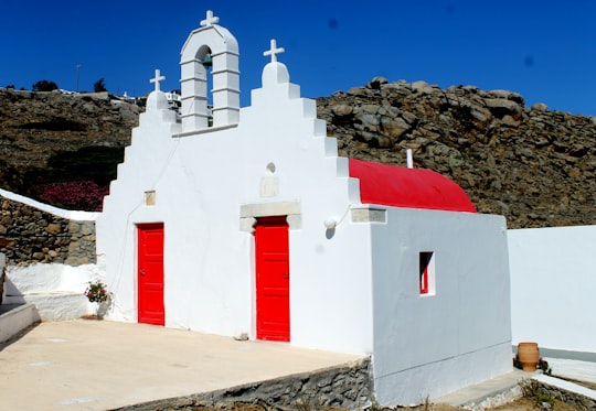 white and red concrete building in Mýkonos Greece