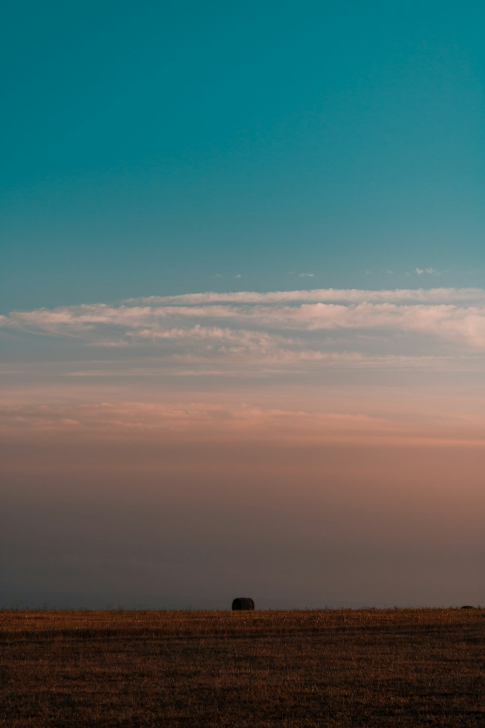 Weiße Wolken und blauer Himmel tagsüber